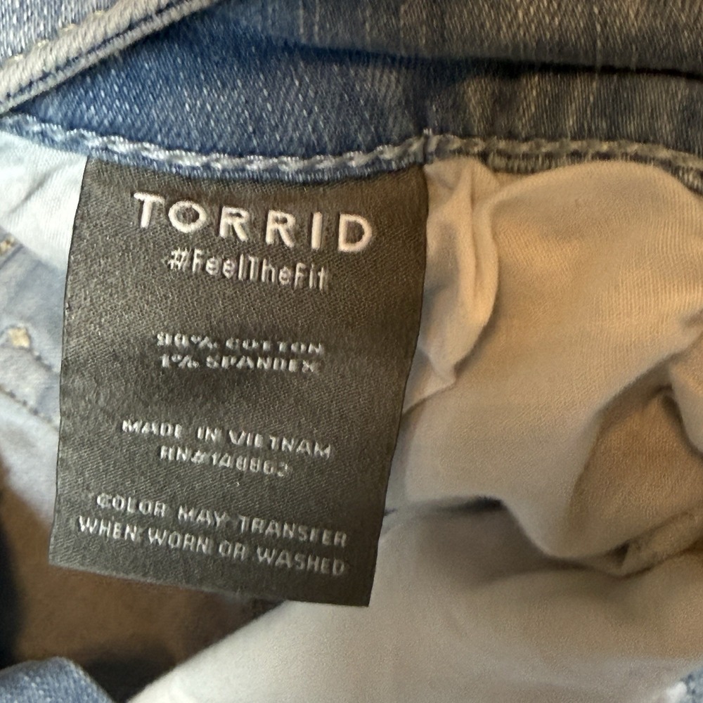 Torrid Denim Shorts Light Wash Women's Size 26 (Plus Size) - Picture 7 of 9